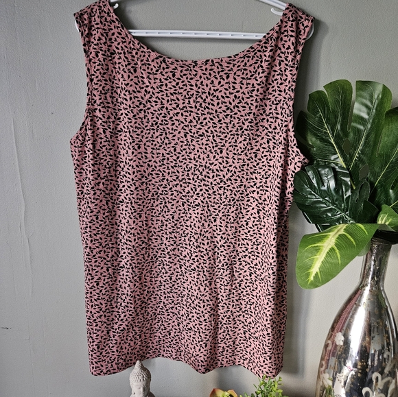 🆕️ tank top - Picture 2 of 6